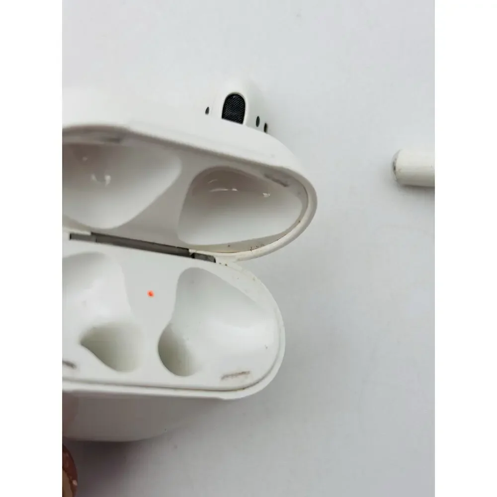 2 Right Side Apple AirPods 2nd Generation Earbuds And Case For Parts And Repair